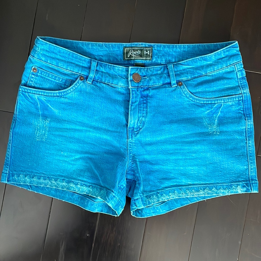 ROOTS- Cutest bright blue denim shorts (26)